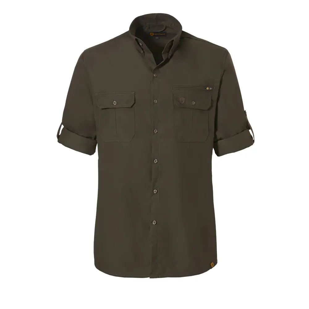 Camisa verde oliva con las mangas recogidas en verde oliva con dos bolsillos y uno con cremallera a la izquierda.