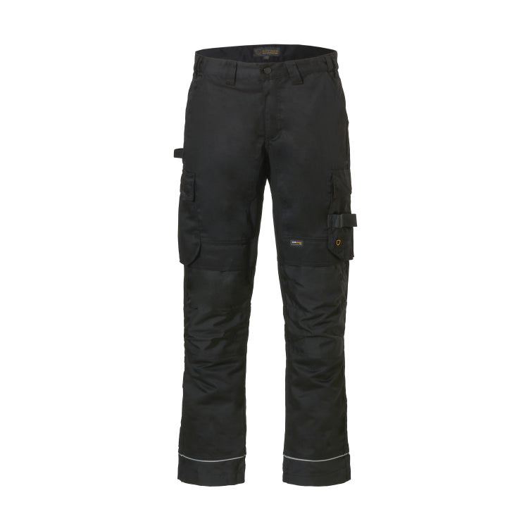 Pantalón negro con linea reflectante en bajos bolsillos laterales y detalles para colgar herramientas