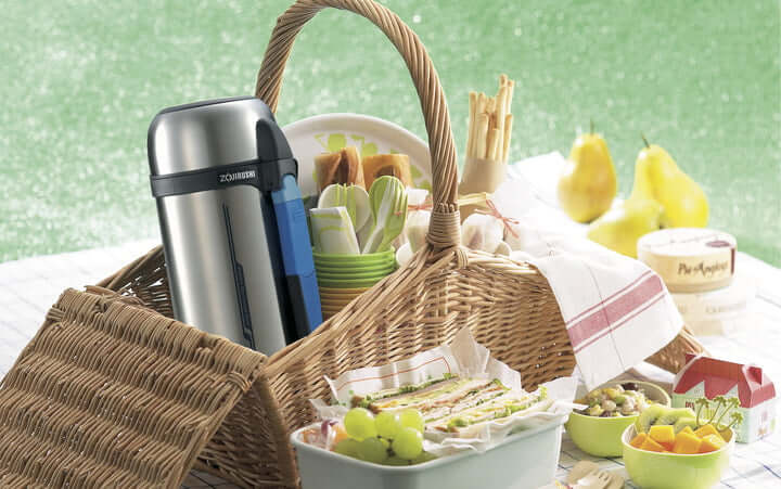 Zojirushi SF-CC en cesta de camping