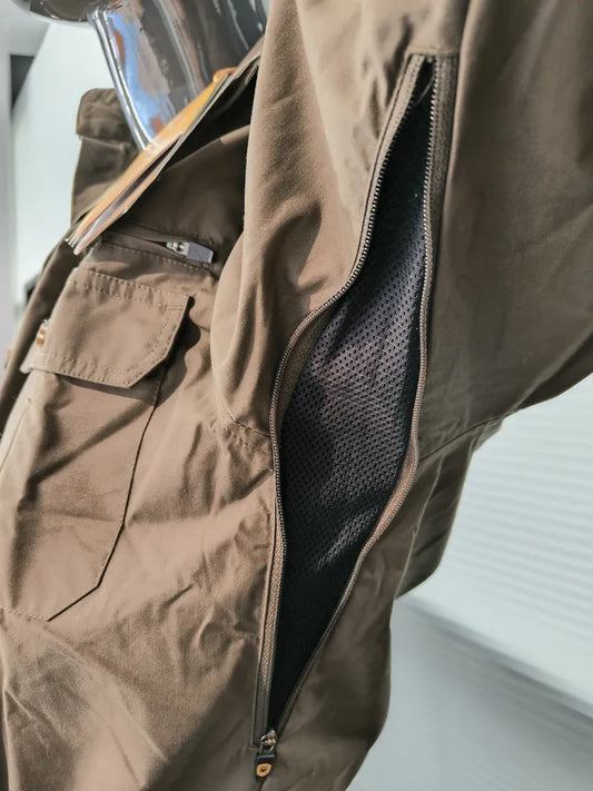 Ventilación axilar camisa rovince ergoline en verde oliva con cremallera y malla negra interior