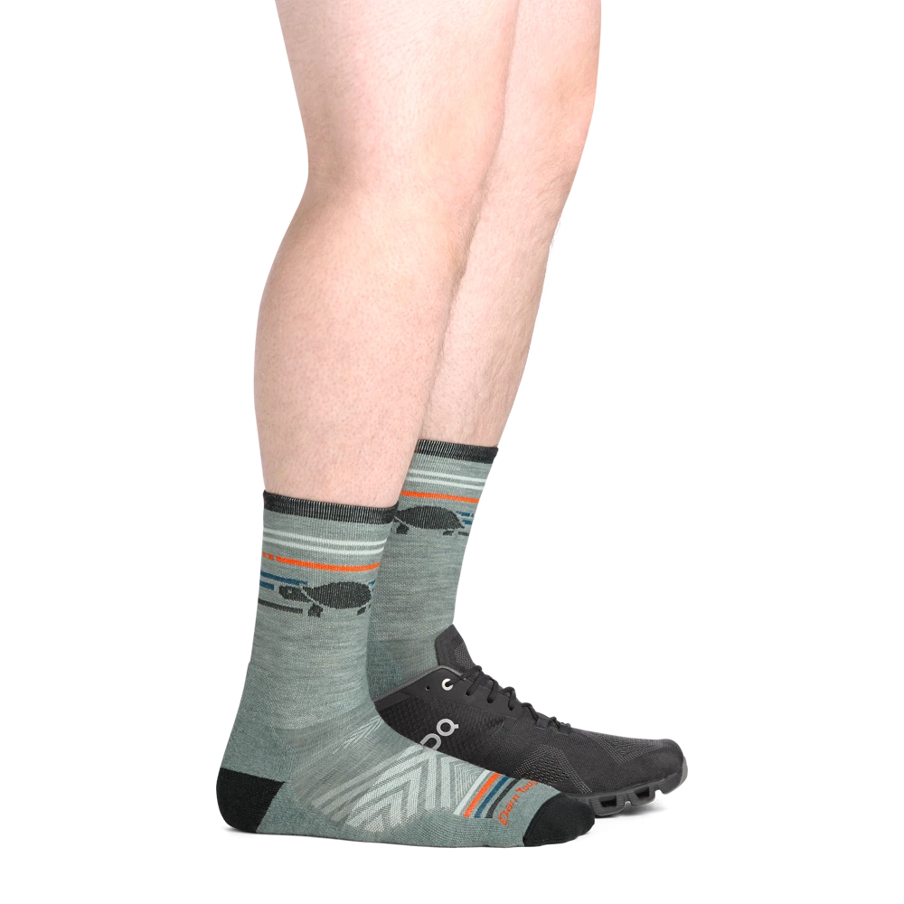 Calcetines de media caña Darn Tough de lana merina en color seafoam con acolchado para correr
