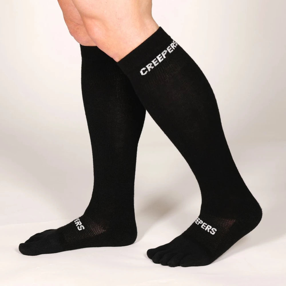 Calcetín de dedos negro Creepers hasta la rodilla con soporte graduado y diseño ligero