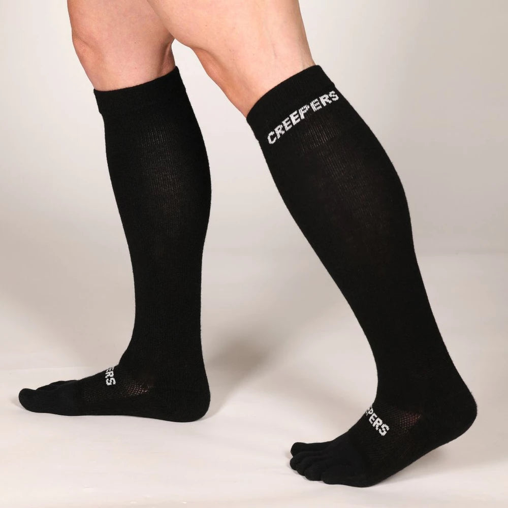 Calcetín de dedos hasta la rodilla negro de Creepers con soporte graduado y diseño ligero