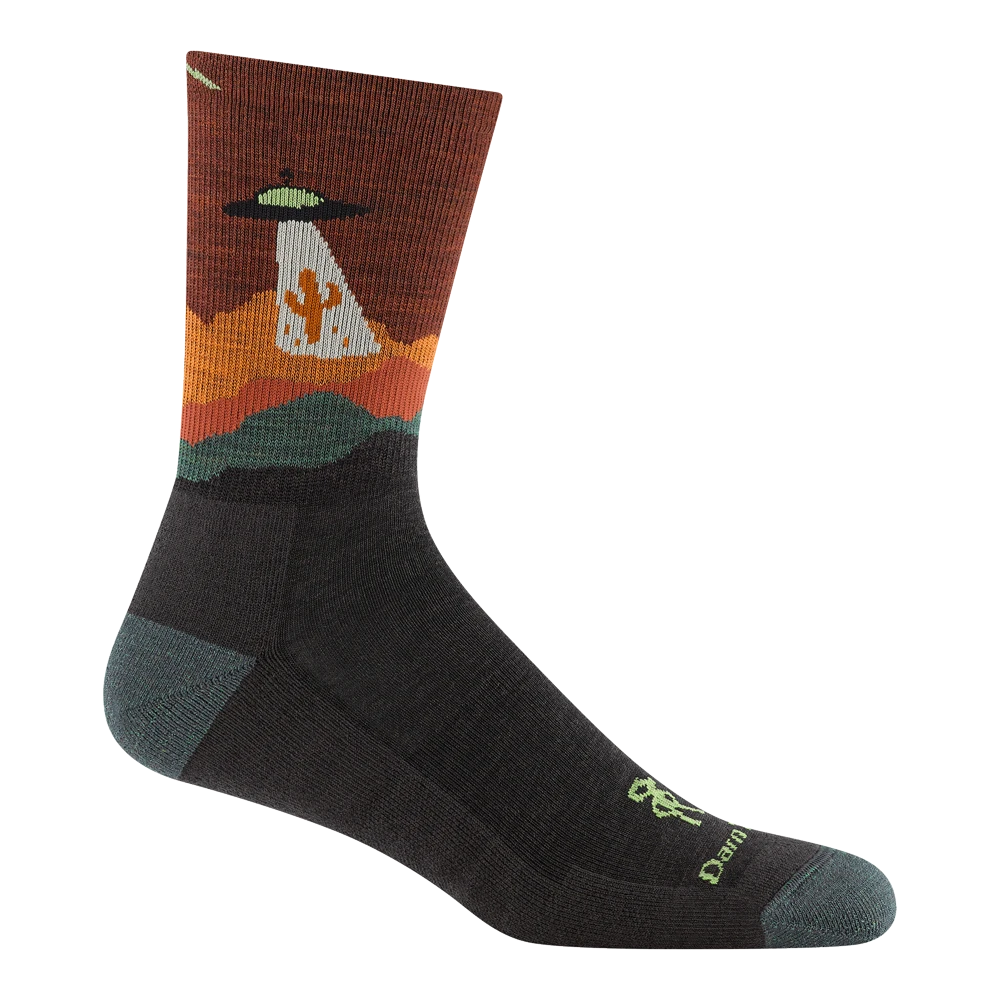 Calcetines de senderismo tobilleros altos Darn Tough en color walnut con diseño de montaña y acolchado ligero