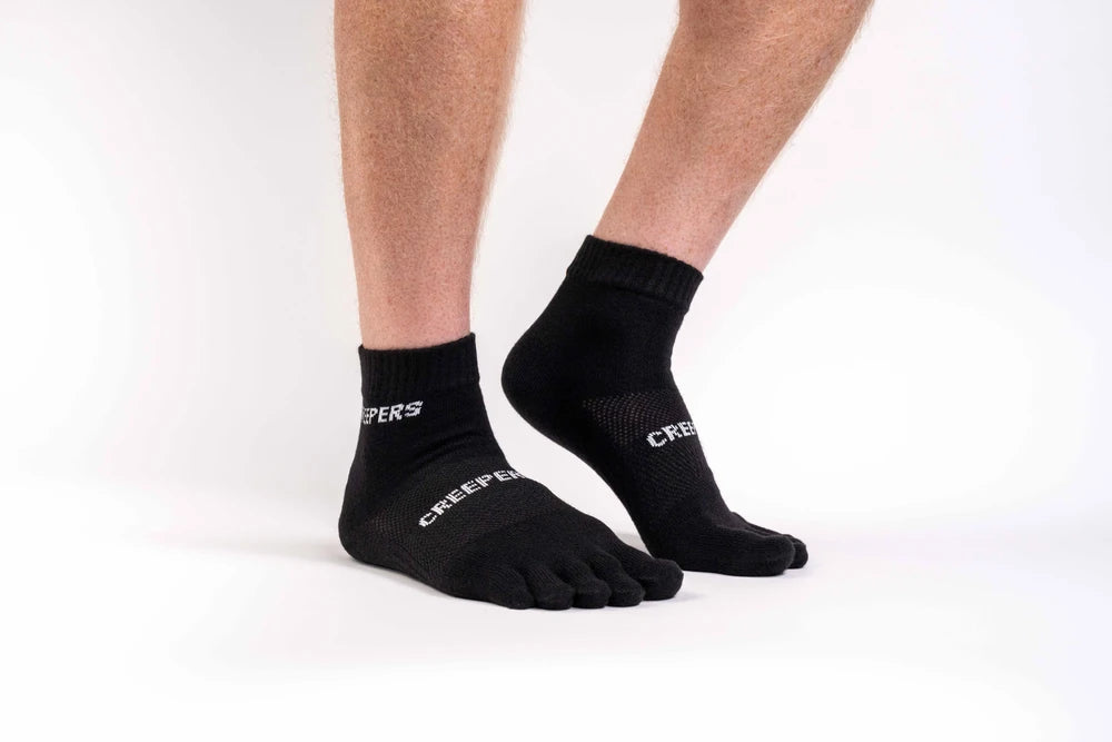 Calcetín de dedos negro Creepers de altura tobillero para running y trail, ligero y cómodo
