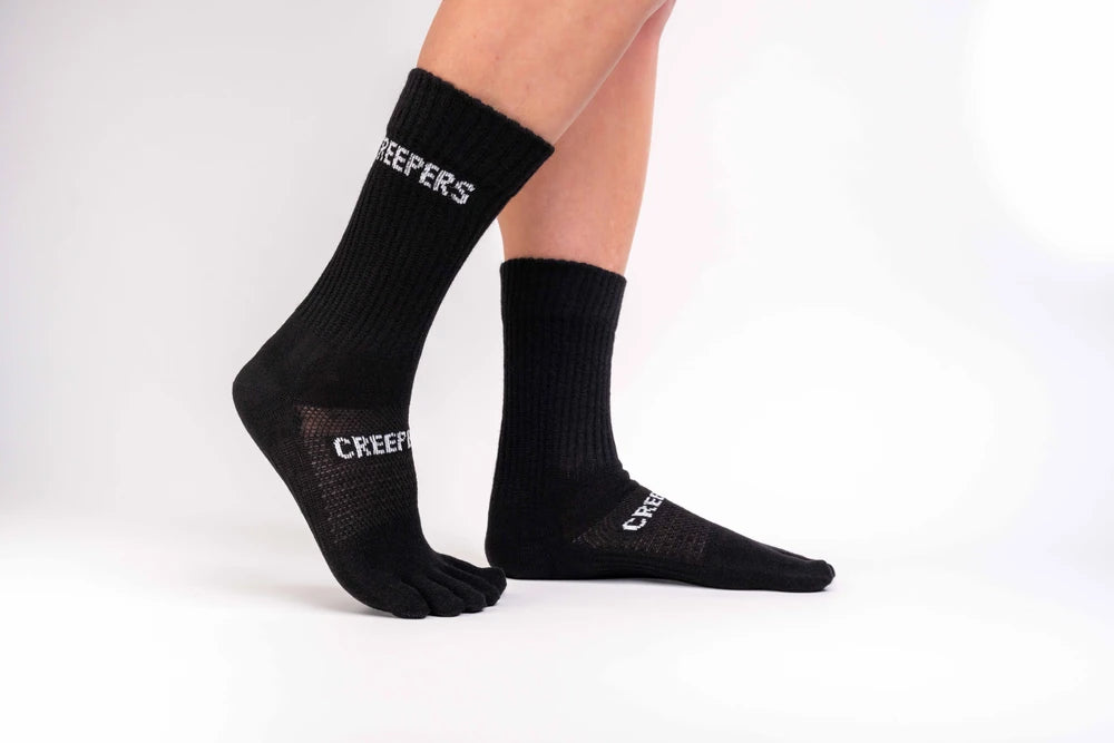 Calcetín de dedos Creepers en color negro con altura tobillero alto para trail y senderismo