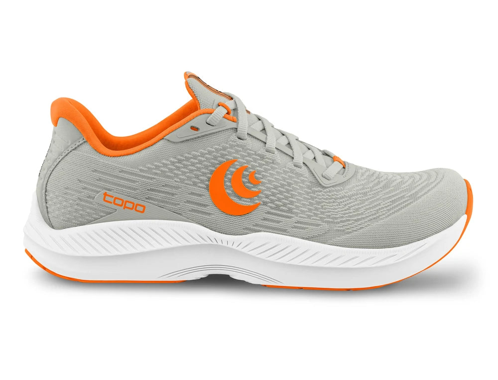Zapatillas Topo FLI-LYTE 5 M'S en gris y naranja con diseño ligero y suela de asfalto