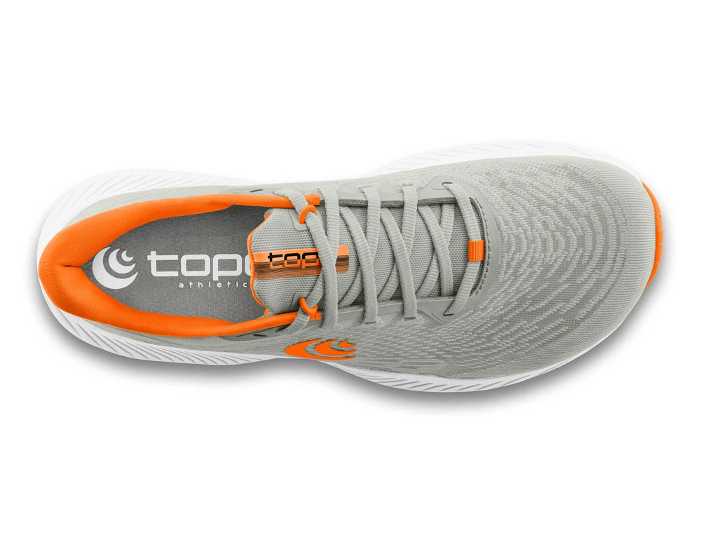 Zapatillas Topo FLI-LYTE 5 M'S en gris y naranja con diseño ligero y suela de asfalto