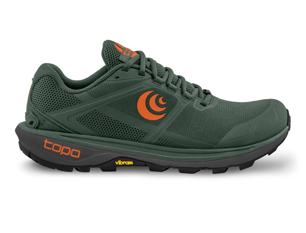 Zapatilla Topo Athletic Terraventure 4 Hombre verde con detalles en naranja y suela Vibram para trail técnico