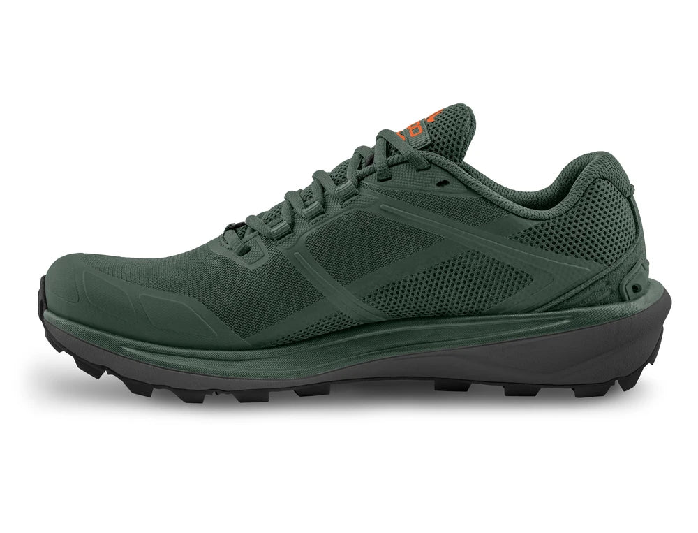 Zapatilla de trail técnico Topo Athletic Terraventure 4 Hombre en verde con detalles en naranja y suela resistente