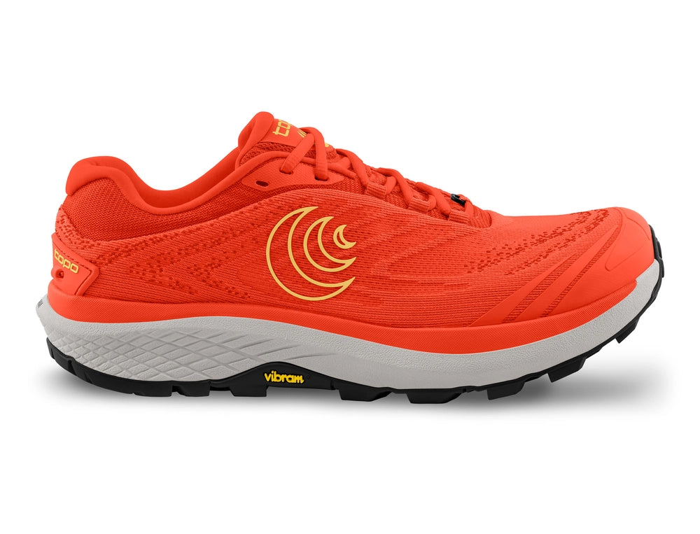 Zapatillas deportivas de running en color naranja, material ligero, suela Vibram para mejor tracción.