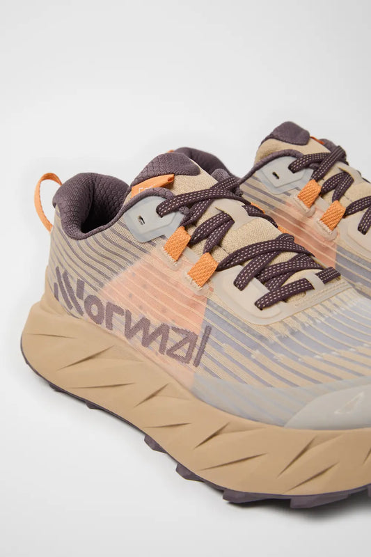 Zapatillas NNormal Cadí de Hombre Beige, senderismo exigente nnormal cadí, cordones y suela con tacos