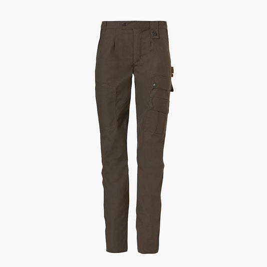 Pantalón verde  con bolsillos cargo  en la  pierna  izquierda.