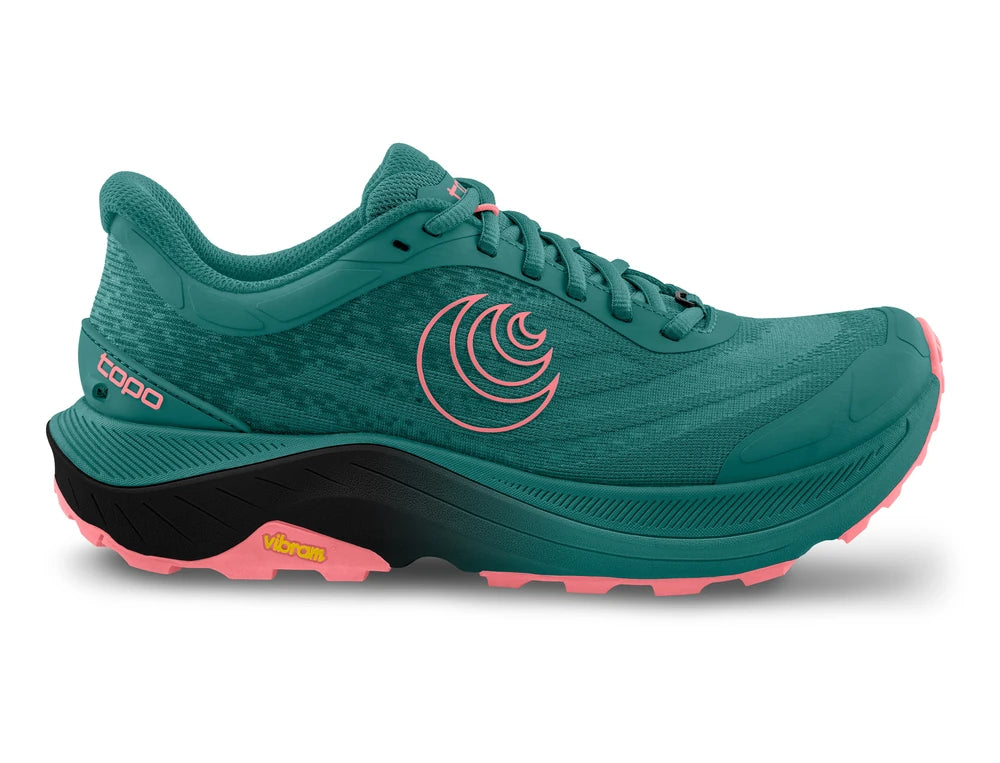 Zapatilla Topo Athletic Ultraventure 4 Mujer en azul turquesa con detalles en rosa y suela Vibram