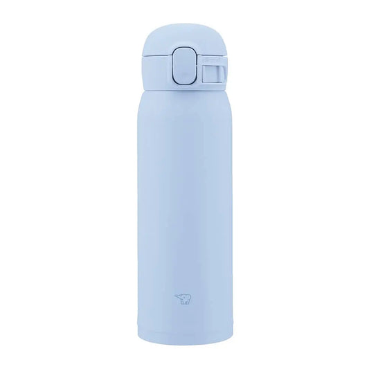 Botella térmica Zojirushi SM-WS color azul claro, capacidad 480 ml. Tapa con cierre de seguridad y botón de apertura. Logo de elefante grabado en la parte inferior.