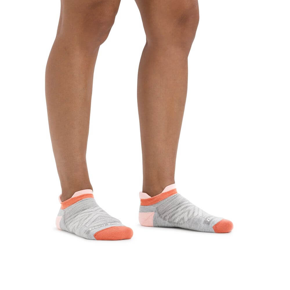 Darn Tough Calcetines invisibles con acolchado de running y trail de lana merina. Mod. Run 1047 color Color: Ash