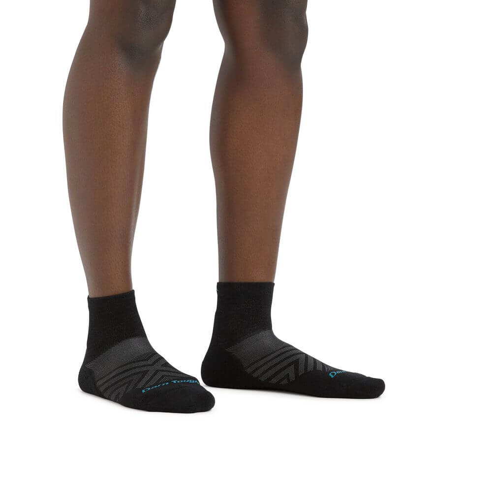 Darn Tough Calcetines tobilleros con acolchado de running y trail de lana merina. Mod. Run 1048 color Color: Black