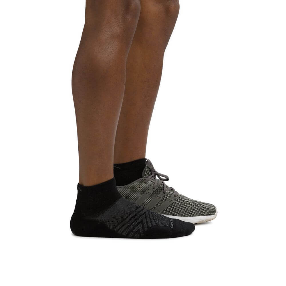 Darn Tough Calcetines tobilleros acolchados de running y trail de Coolmax. Mod. Run 1055 color Color: Black