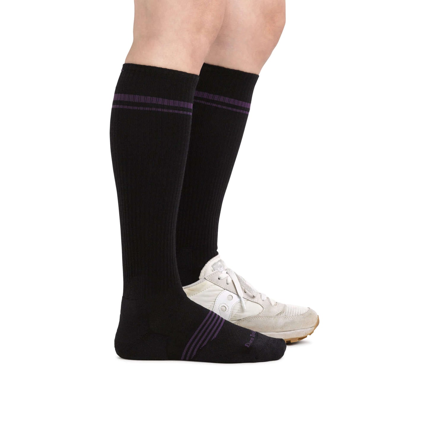 Darn Tough Calcetín por debajo de la rodilla con acolchado para cualquier actividad física. Mod. Element 1109 color Color: Black